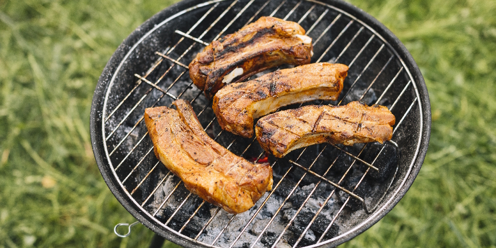 viande marinée sur barbecue